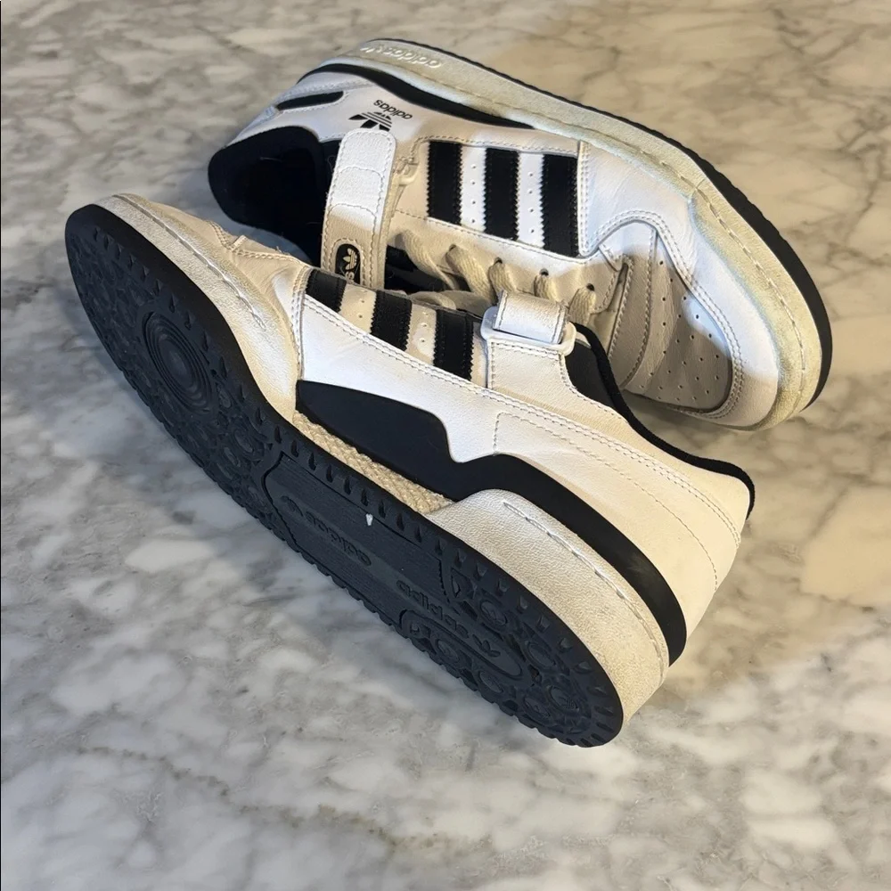 Adidas Classic White and Black Forum Basketball Sneakers, 9.5 men’s